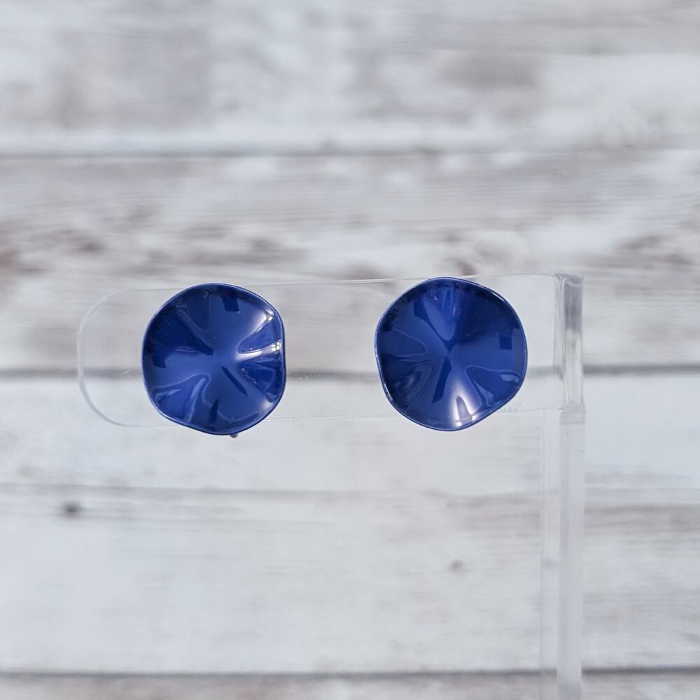 Vintage Clip On Earrings Blue Pushed In Circle Retro